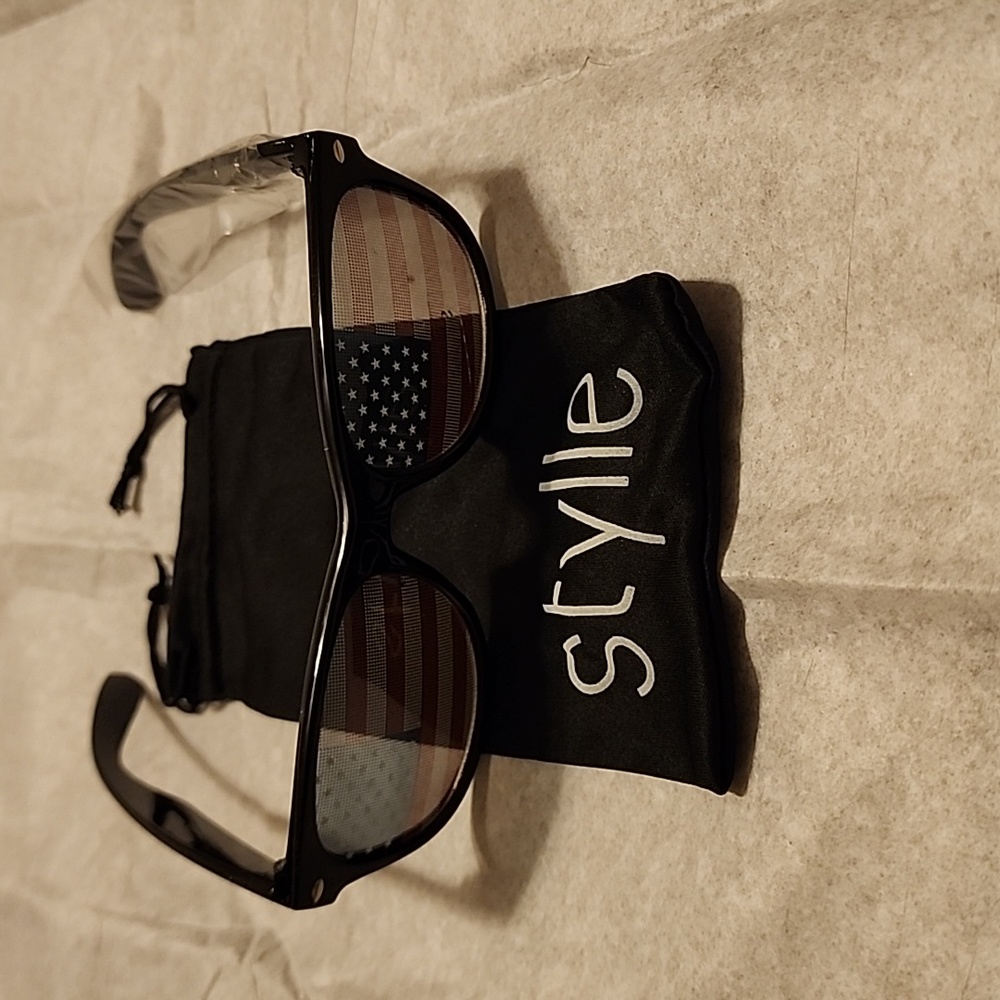 SUNGLASSES
